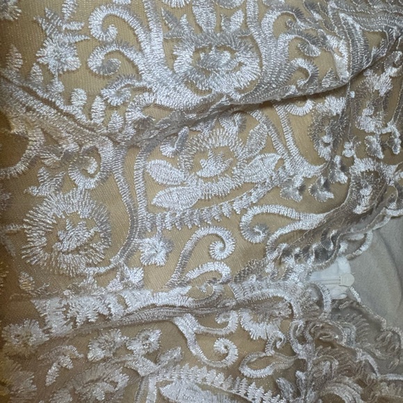 Vintage Elegant White Lace Dress - Picture 3 of 8